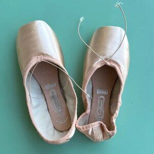 Freed BRAND NEW Ballet Pointe Shoes 4.5 XXX CPro 90 Heart Maker